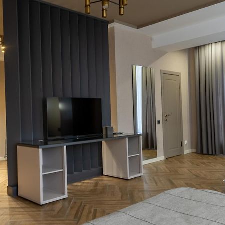 Five Hotel Бишкек Экстерьер фото