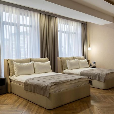 Five Hotel Бишкек Экстерьер фото