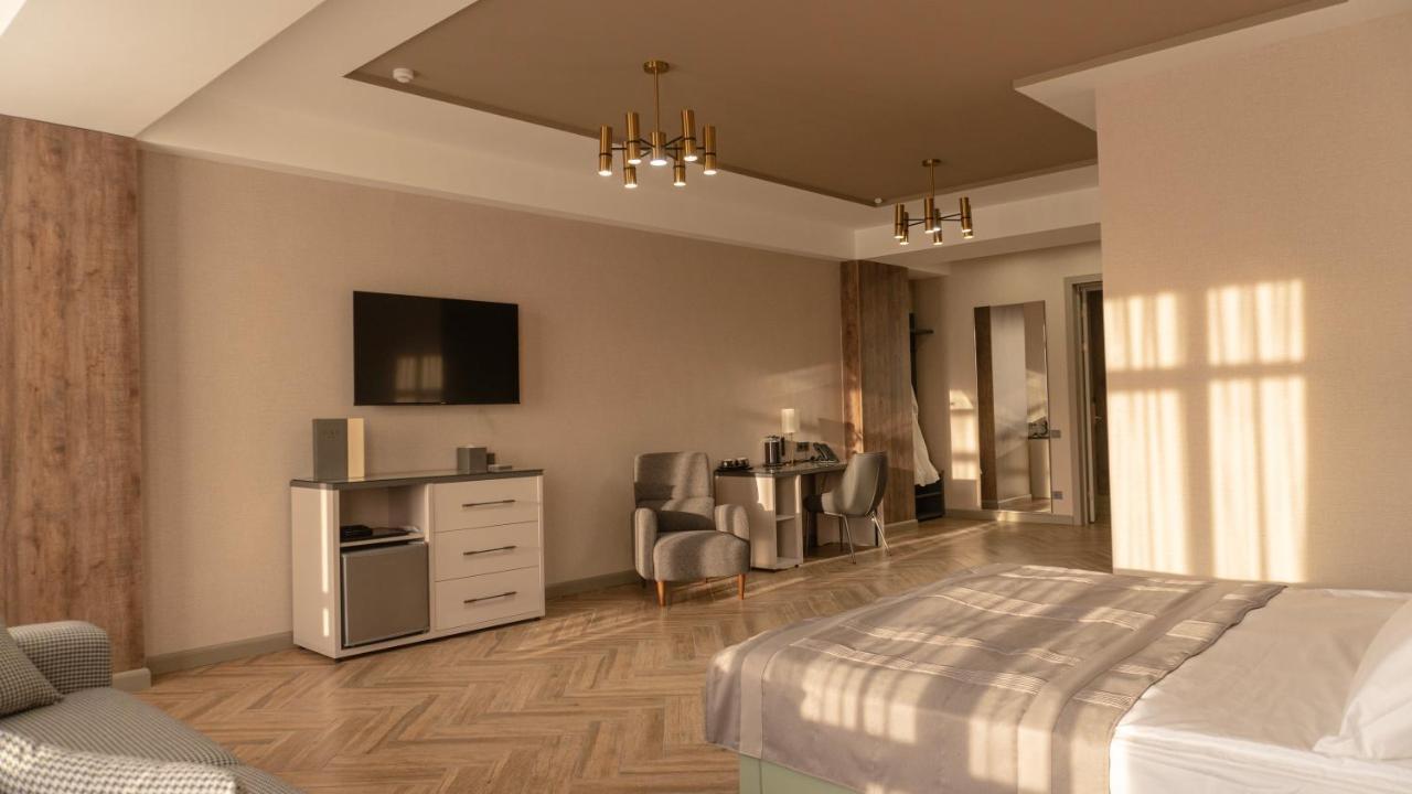 Five Hotel Бишкек Экстерьер фото