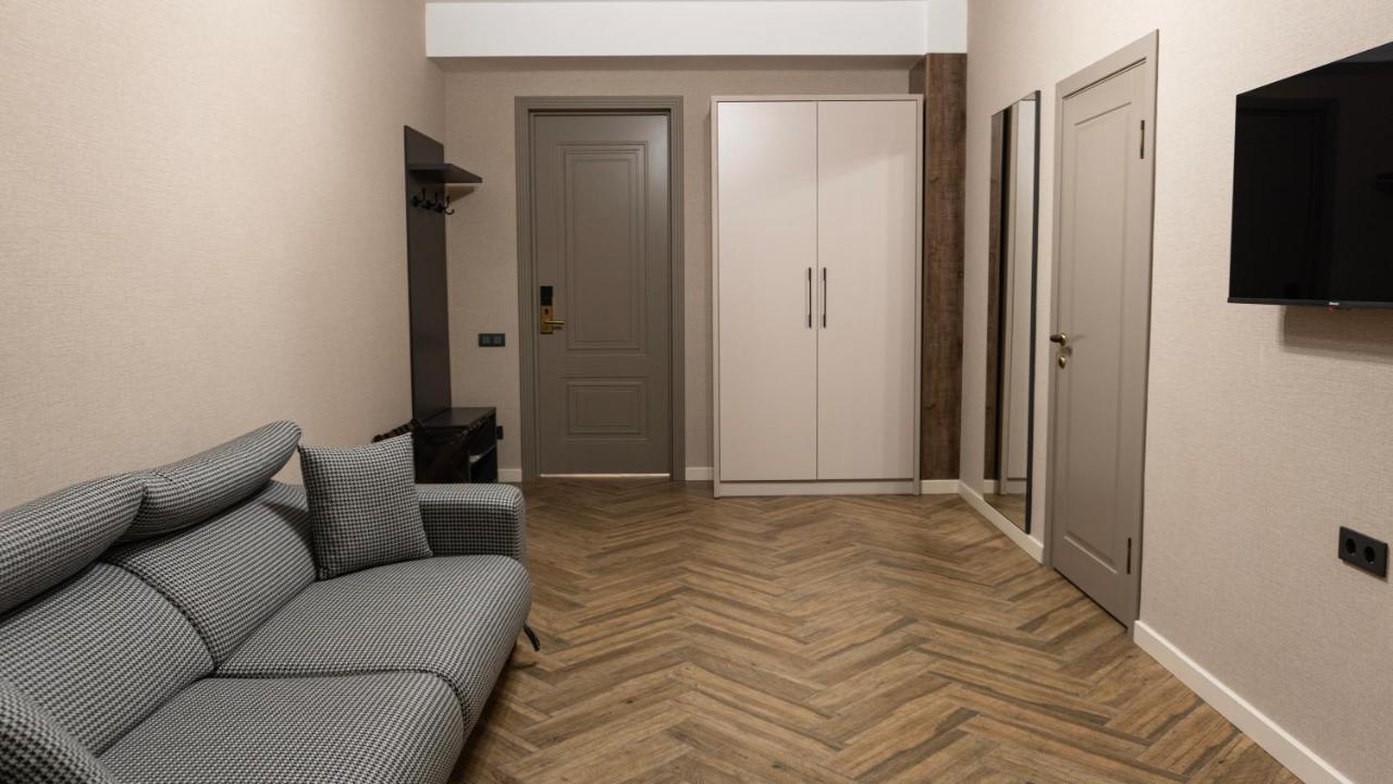 Five Hotel Бишкек Экстерьер фото