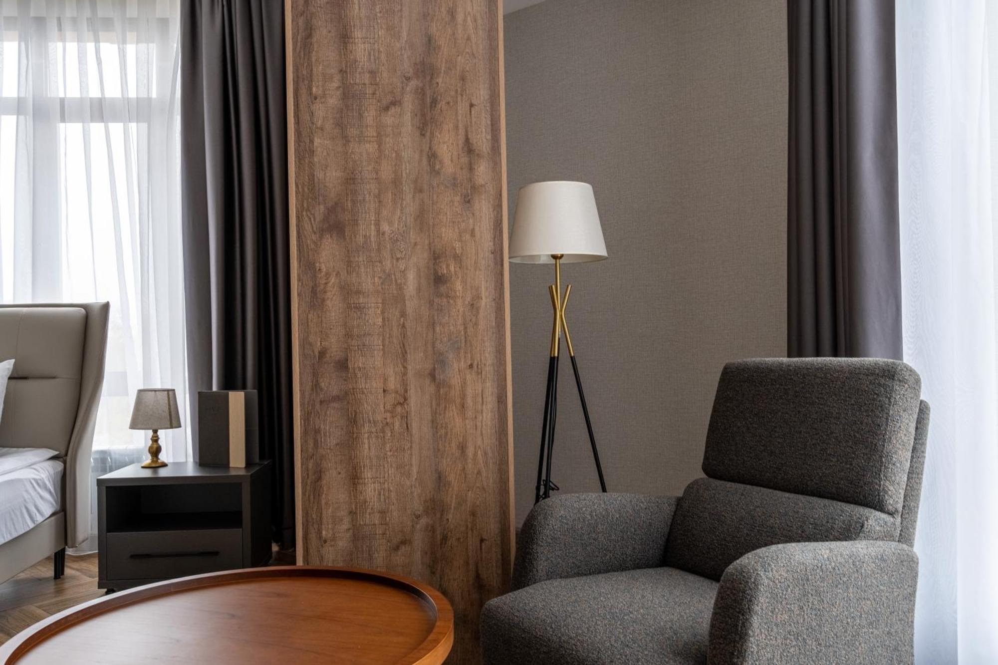 Five Hotel Бишкек Экстерьер фото