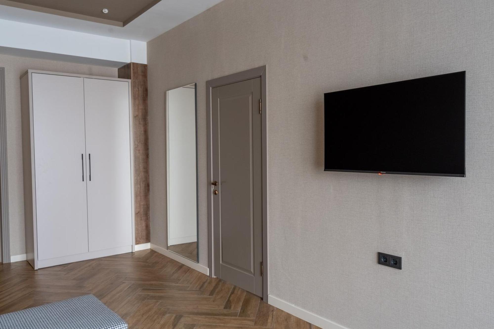 Five Hotel Бишкек Экстерьер фото