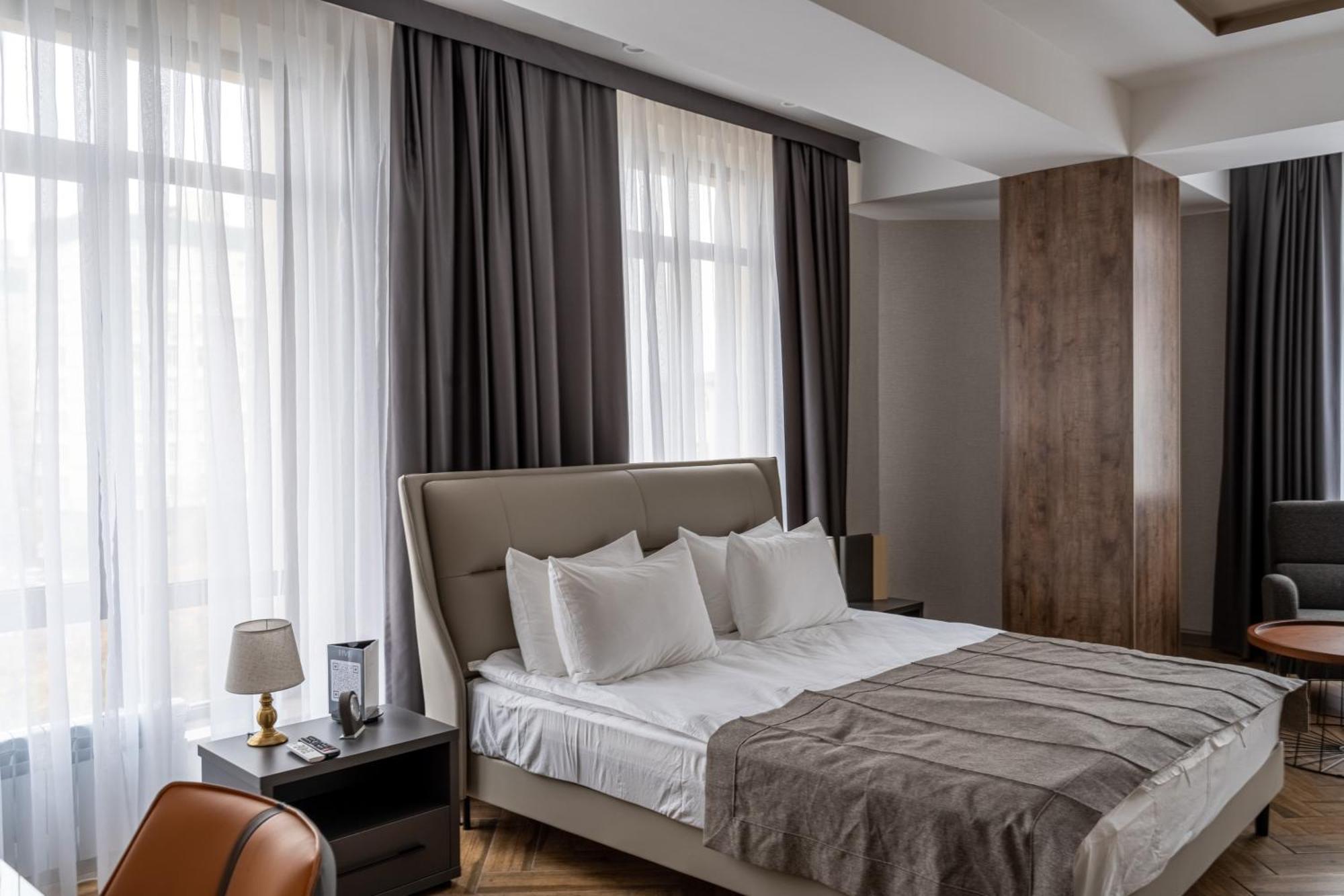 Five Hotel Бишкек Экстерьер фото