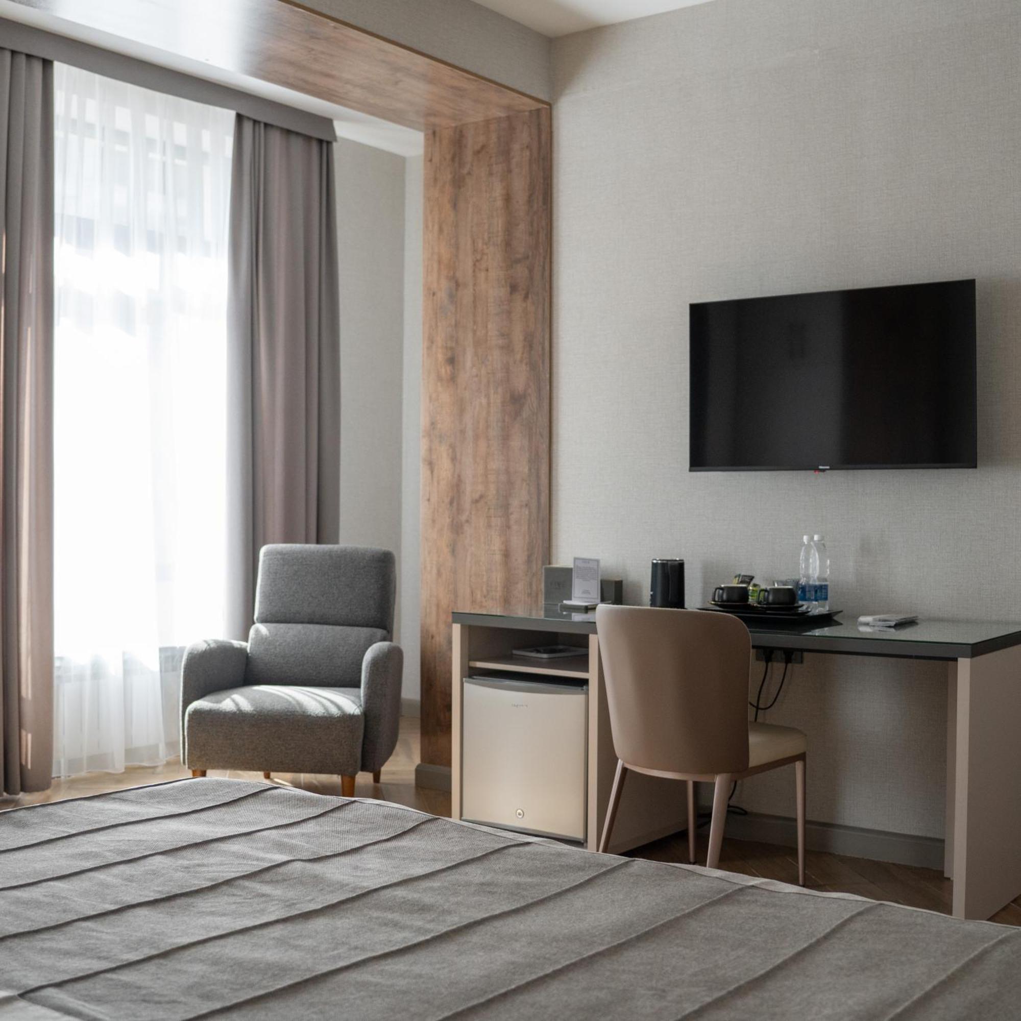 Five Hotel Бишкек Экстерьер фото