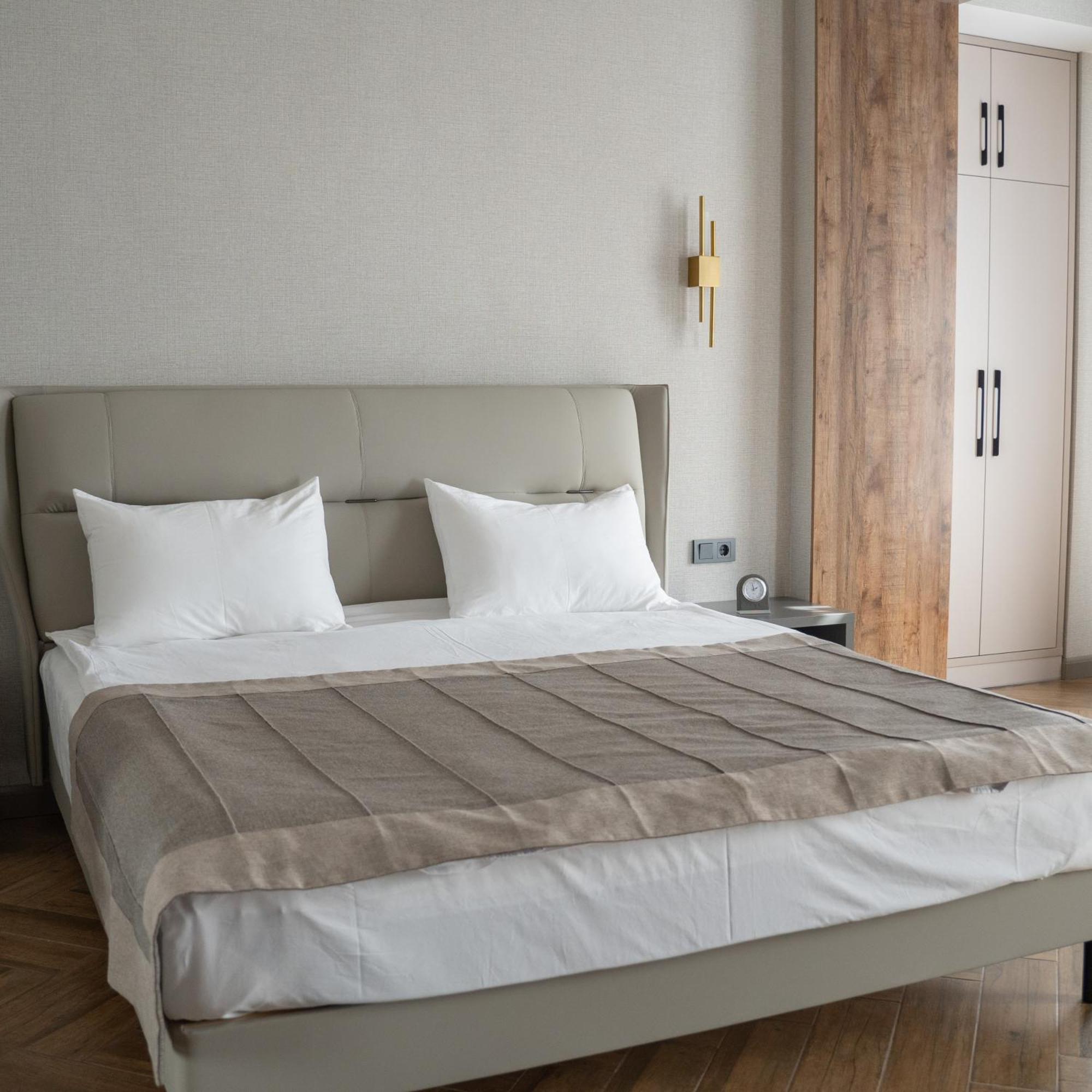 Five Hotel Бишкек Экстерьер фото