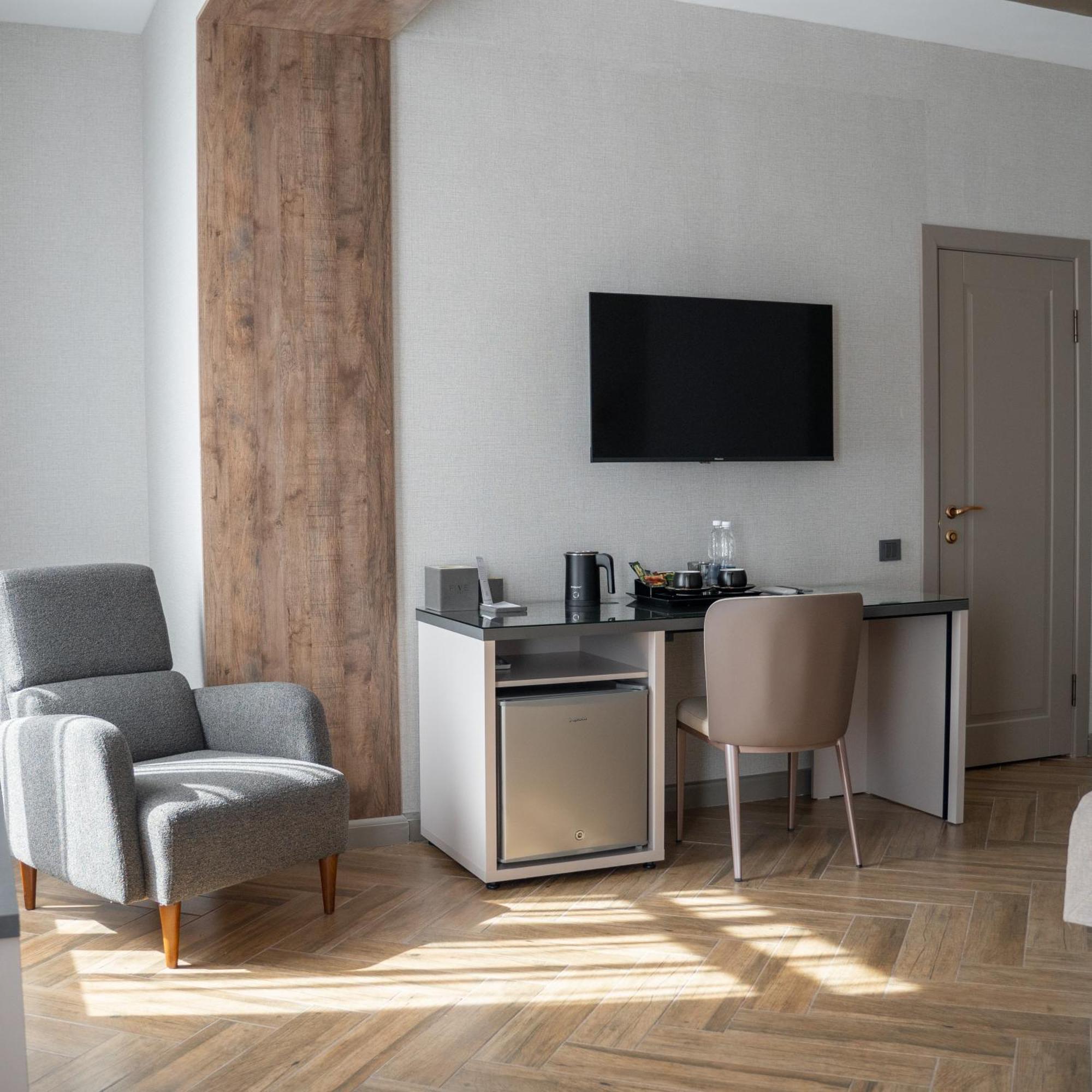 Five Hotel Бишкек Экстерьер фото