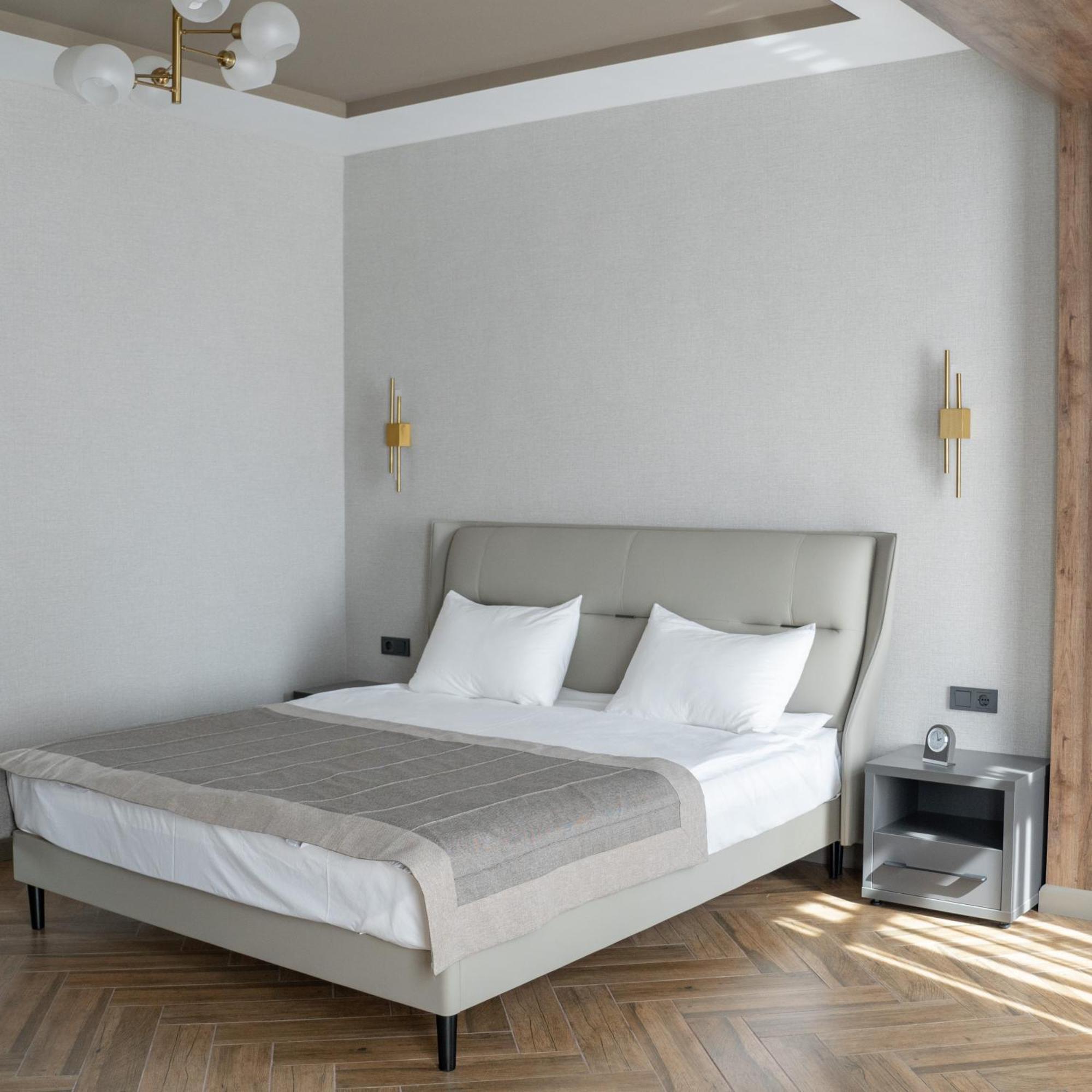 Five Hotel Бишкек Экстерьер фото
