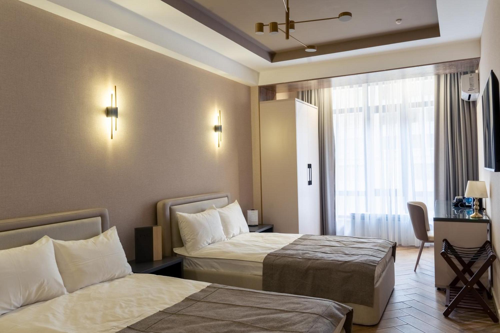 Five Hotel Бишкек Экстерьер фото