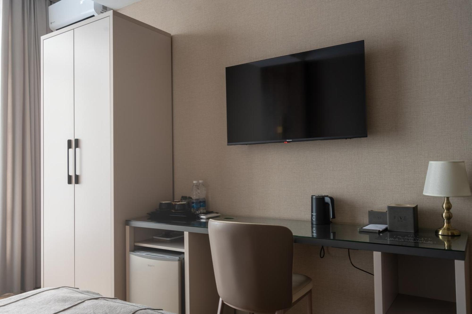 Five Hotel Бишкек Экстерьер фото