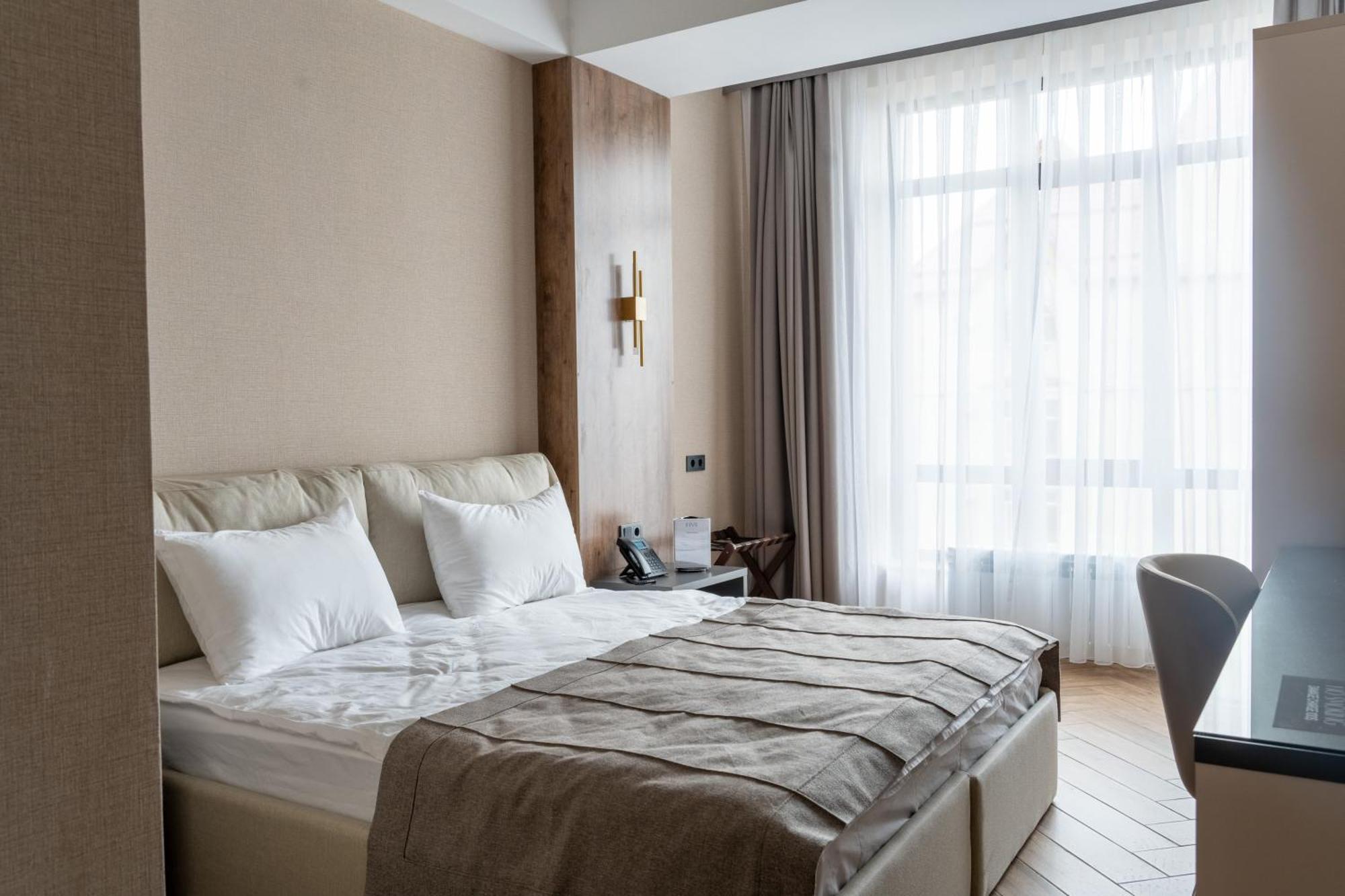 Five Hotel Бишкек Экстерьер фото