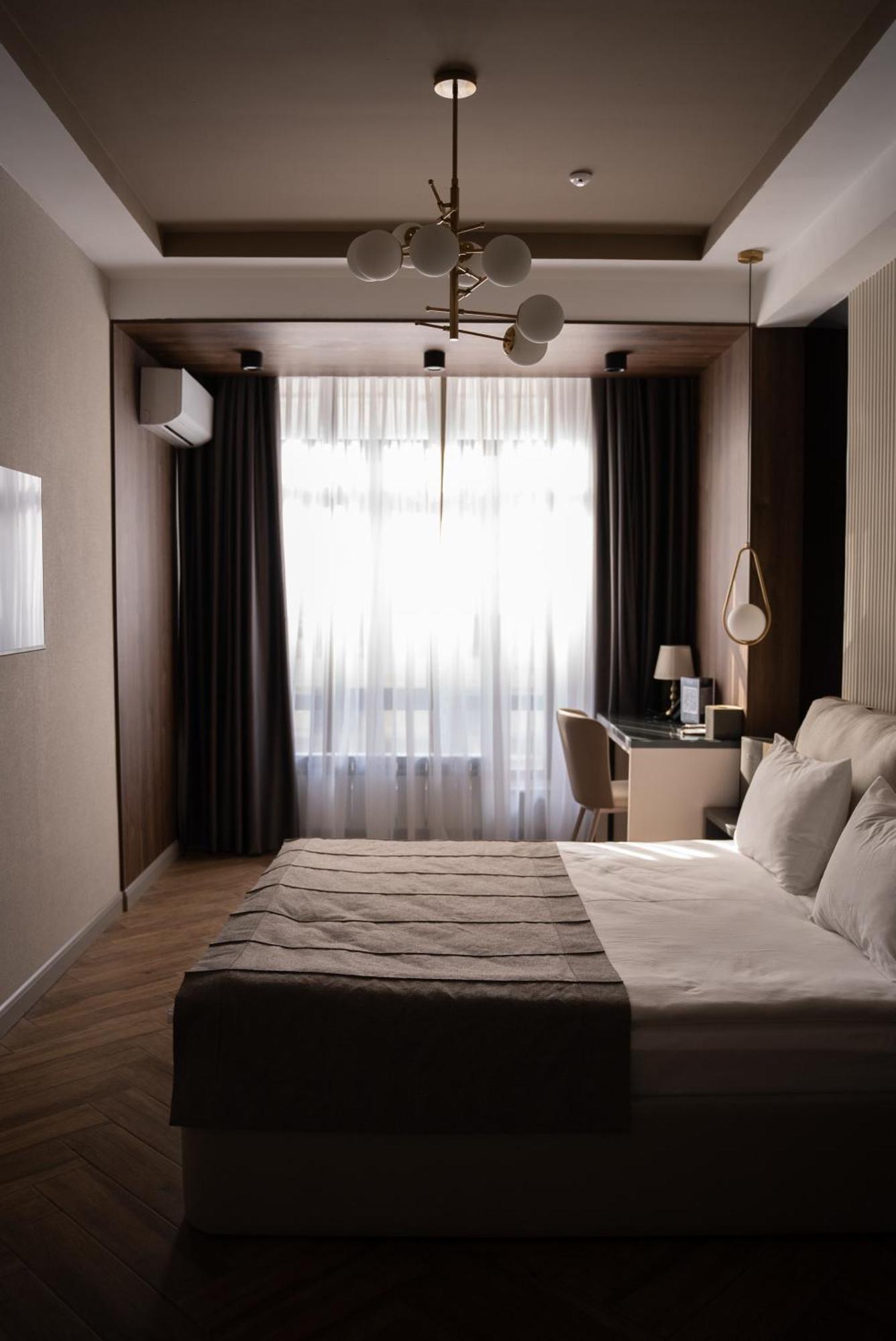 Five Hotel Бишкек Экстерьер фото
