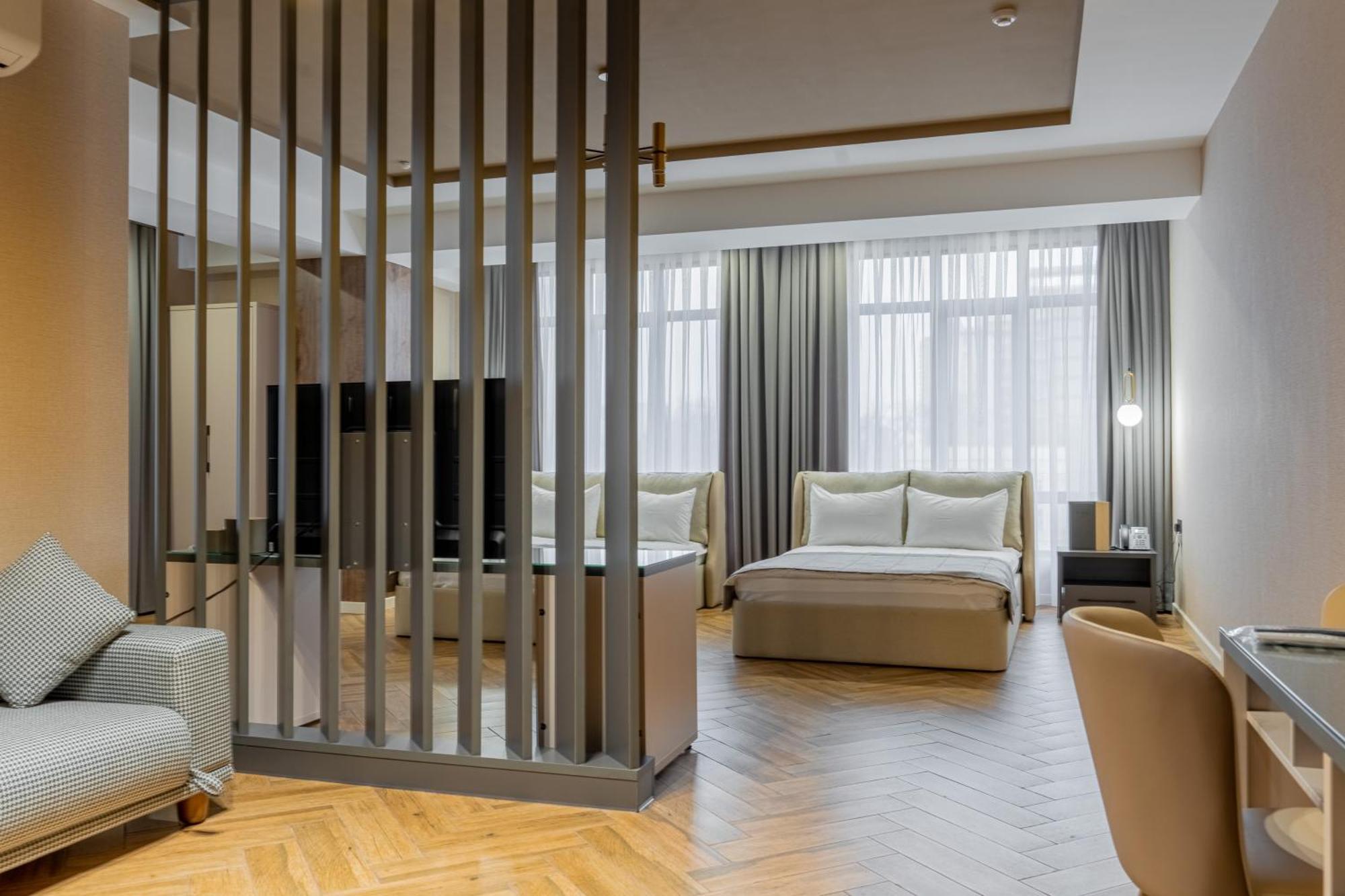 Five Hotel Бишкек Экстерьер фото